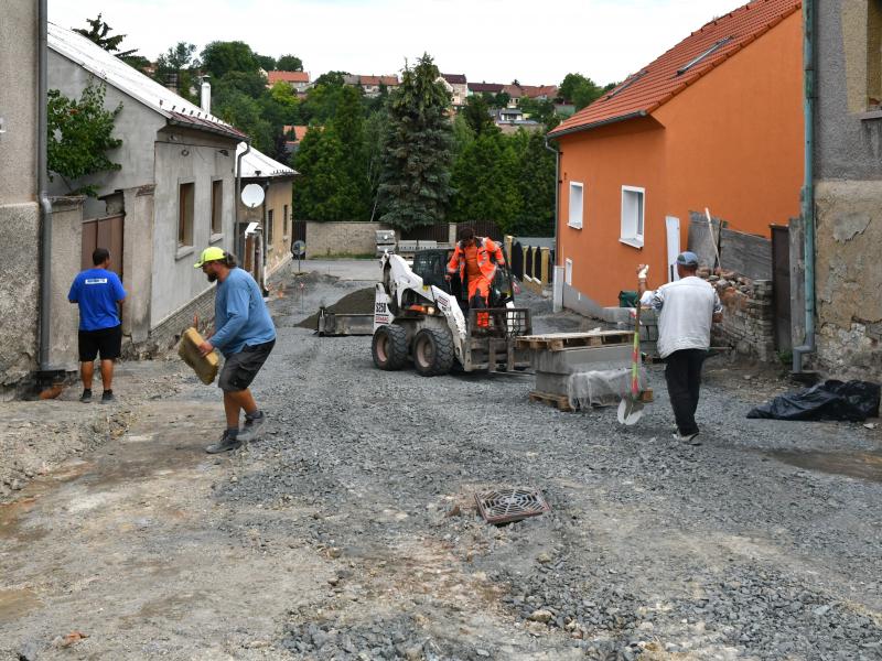 Rekonstrukce povrchů v ulici Pod Kuklíkem